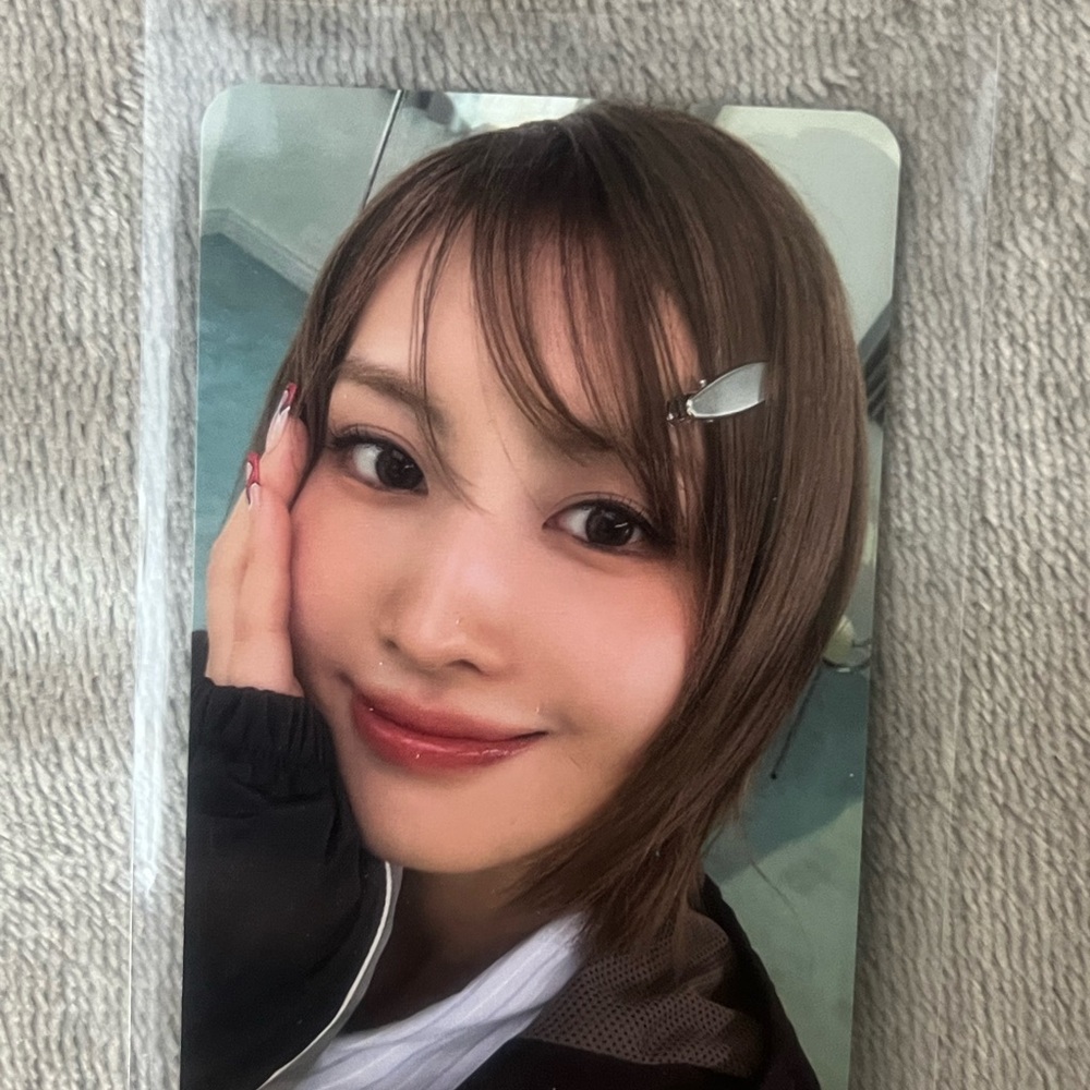 Twice: Momo - This Is For Photocard